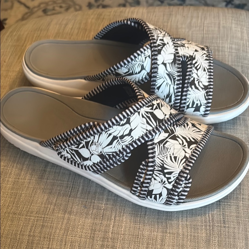 Lands' End Black and White Floral Slide Sandals